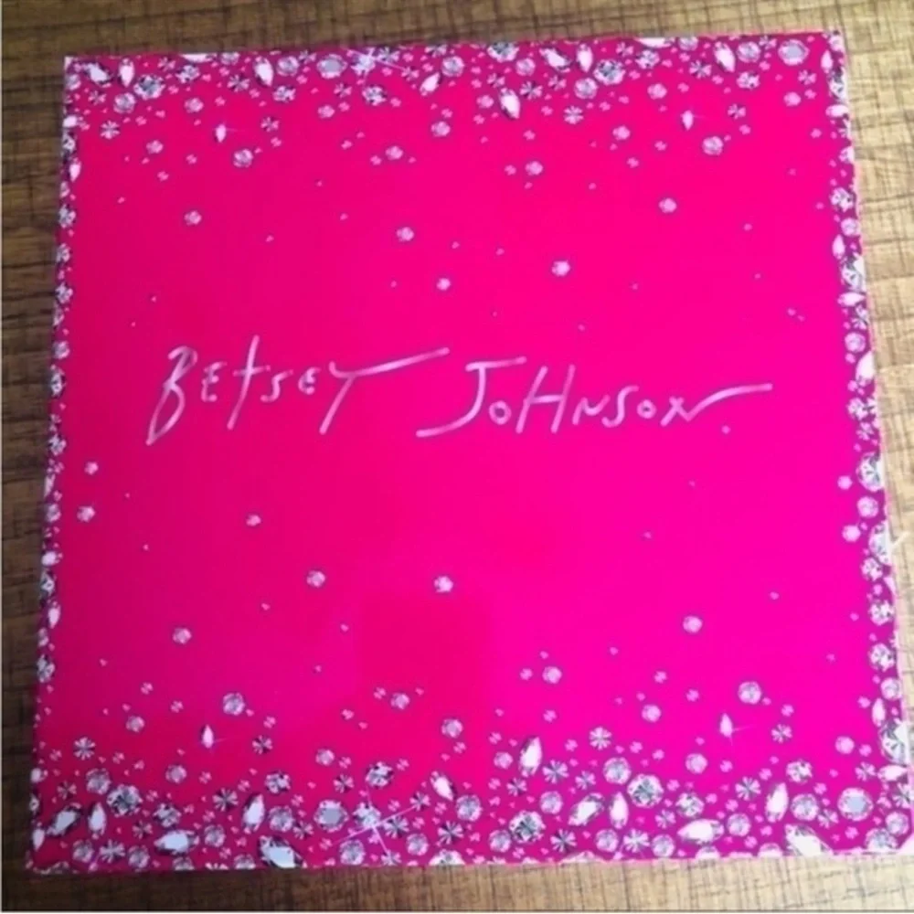 Betsey Johnson Lips Print Crossbody Bag & AirPods Case Gift Set NWT